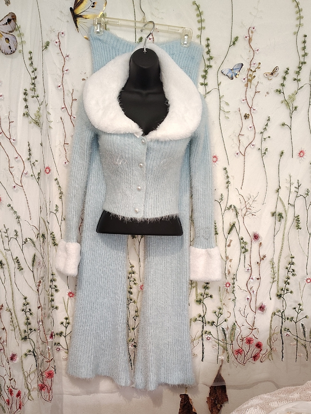 Forever 21 Light Blue and White Hello Kitty Fuzzy Trim Cardigan Excellent Cond